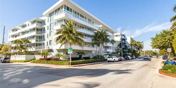 7800 Collins Ave