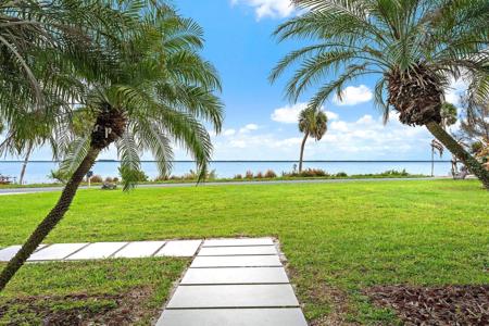 6205 S Indian River