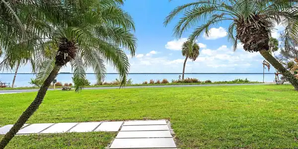 6205 S Indian River