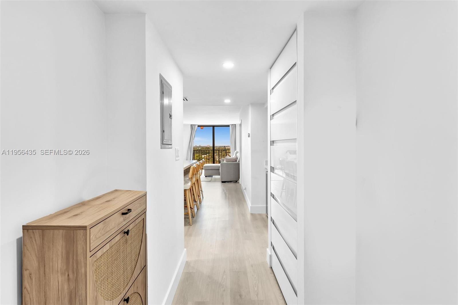 Image 3: Welcome Home- Completely redone sparing no expense.