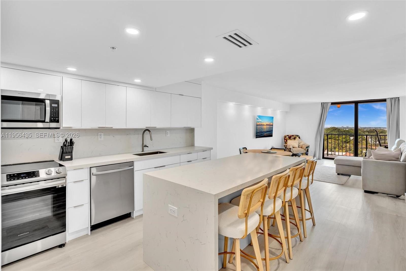 Image 4: Gleaming kitchen with wide working/eat-in island.