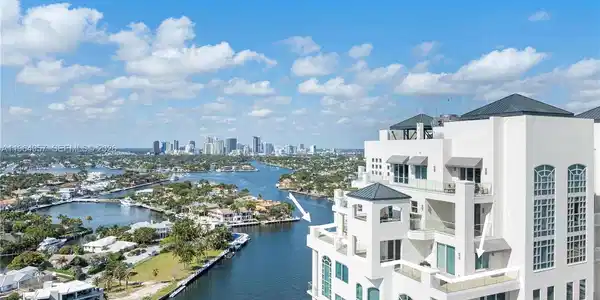 3055 Harbor Dr
