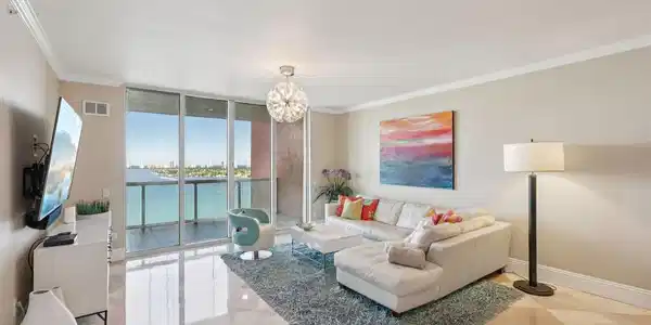 2650 Lake Shore