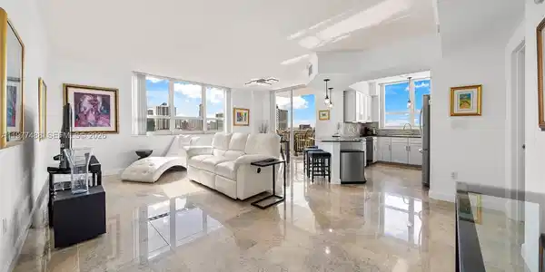 2000 N Bayshore Dr