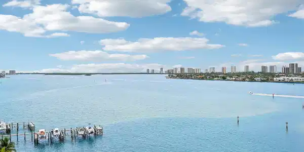 2650 Lake Shore