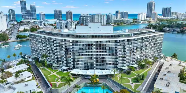 900 Bay Drive