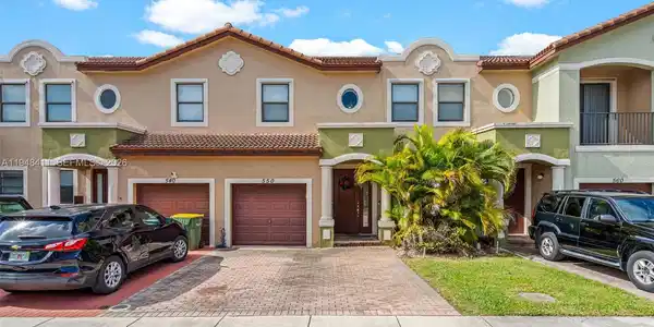 550 NE 33rd Ter