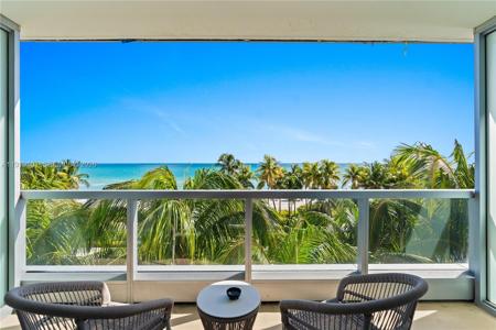 4391 Collins Ave