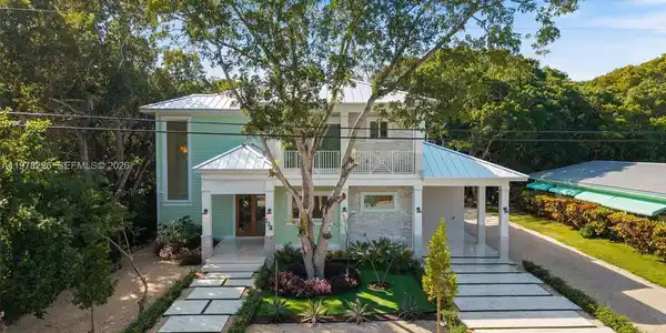 114 Royal Ln