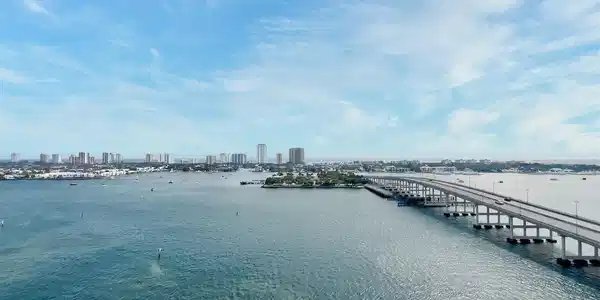 2640 Lake Shore