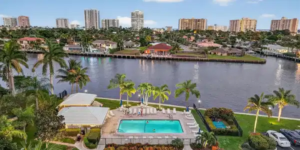 6471 Bay Club Dr