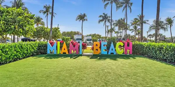 Image 4: Located in the Heart of SoBe