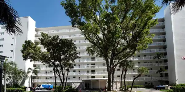 2555 NE 11th