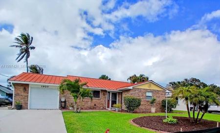 1920 Eucalyptus Ave