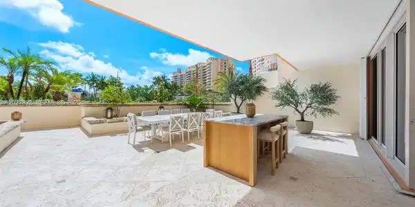 Image 4: Main terrace with direct access to the pool deck & beach