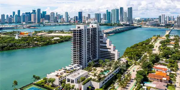 1000 Venetian Way