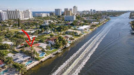 513 S Riverside