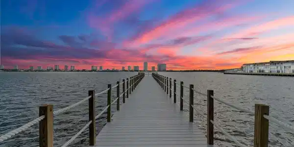 3040 Lake Shore
