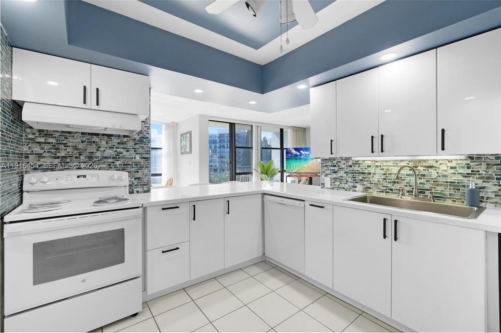 Image 3: Updated, open kitchen, great to entertain and prepare gourmet meals. All with a view to the Intracoa