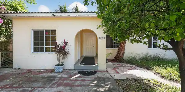 Image 2: 03_2131_Biarritz_Dr_Miami_Beach_FL_33141