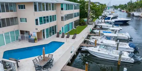 54 Isle Of Venice Dr Unit 6