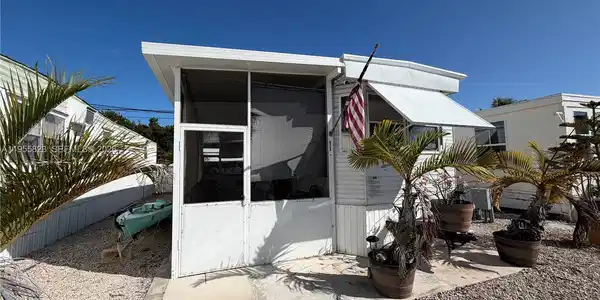 1361 Overseas Hwy G13