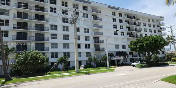 1009 N Ocean Blvd