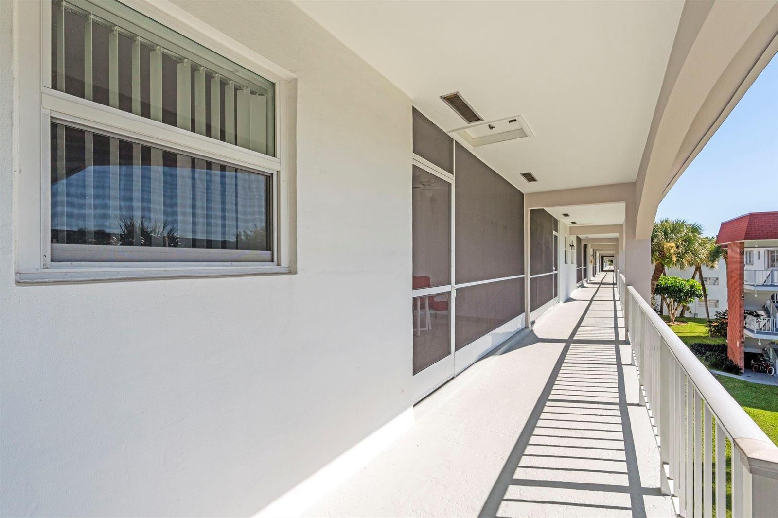 Image 3: Photo 3