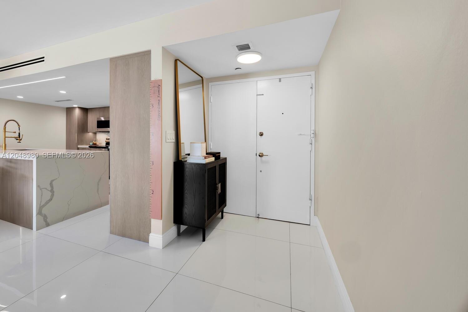 Image 2: Foyer entrance