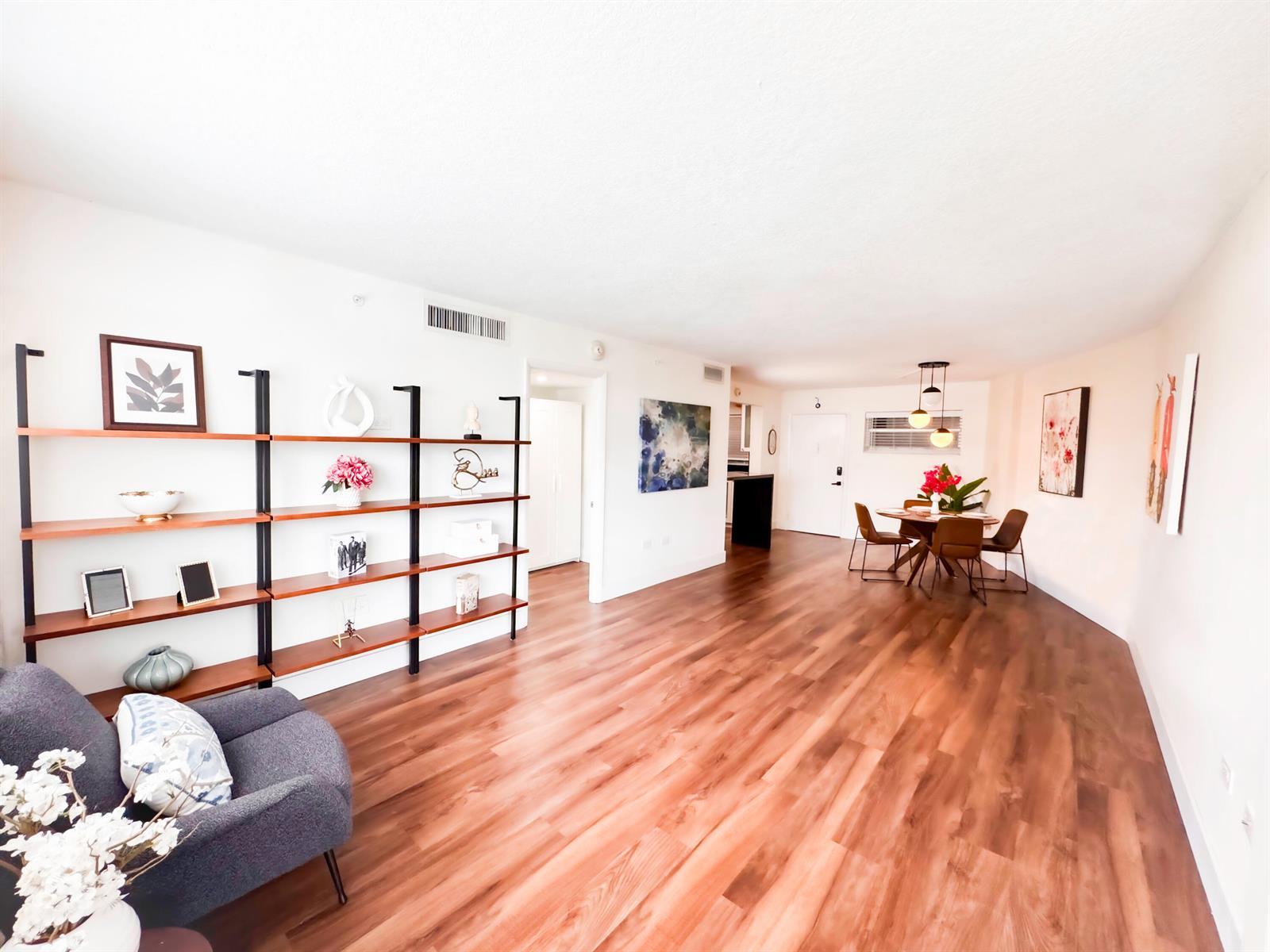 Image 3: Main Room