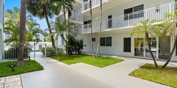 10001 W Bay Harbor Dr