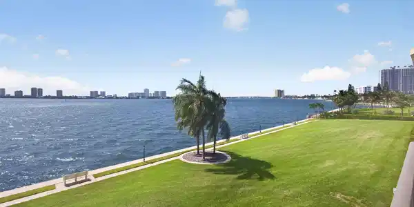 801 Lake Shore
