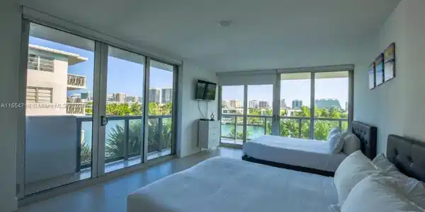 9261 E Bay Harbor Dr