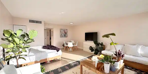 2899 Collins Ave