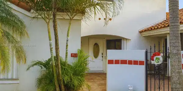 1913 San Remo Cir