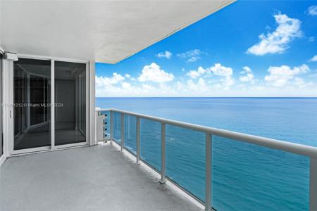19111 Collins Ave
