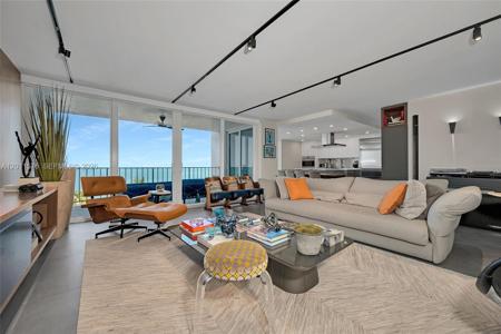 881 Ocean Dr