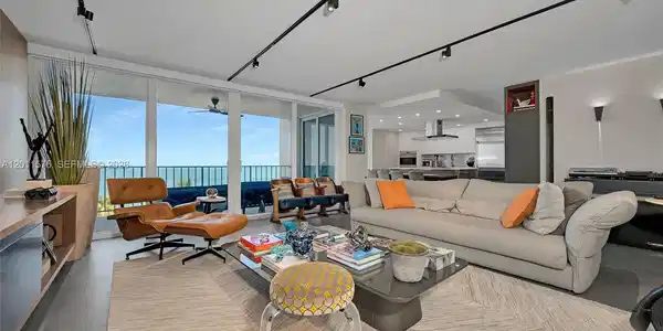 881 Ocean Dr