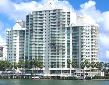 5900 Collins Ave