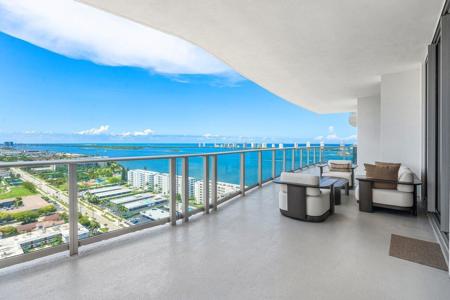 220 Lake Shore