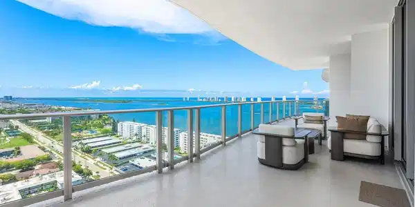 220 Lake Shore