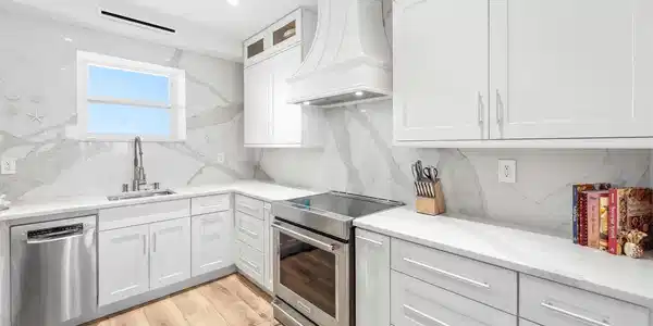 Image 2: Gourmet Kitchen