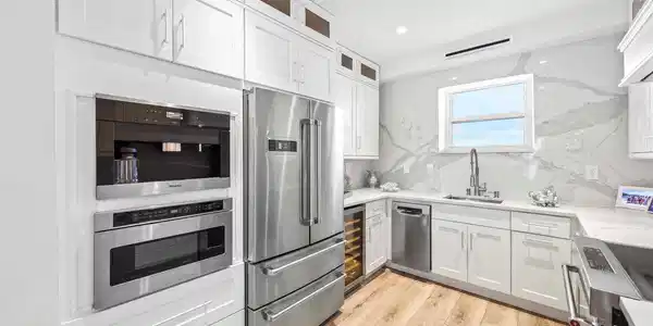 Image 3: Kitchen