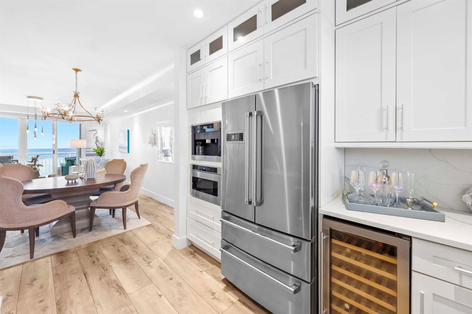 Image 4: Kitchen