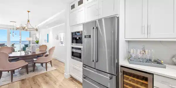 Image 4: Kitchen
