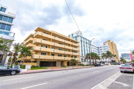 2924 Collins Ave