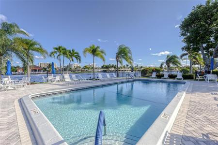 6253 Bay Club