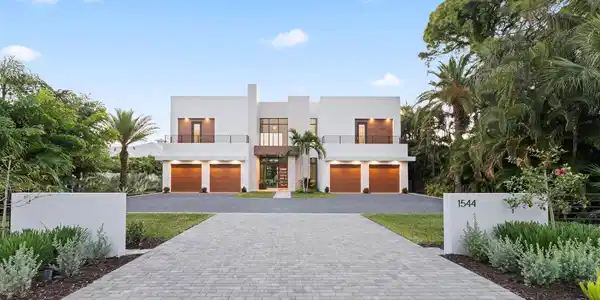 1544 SE Saint Lucie