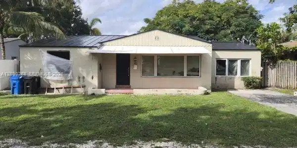 735 NE 17th Ter