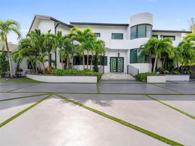 6180 Pine Tree Dr